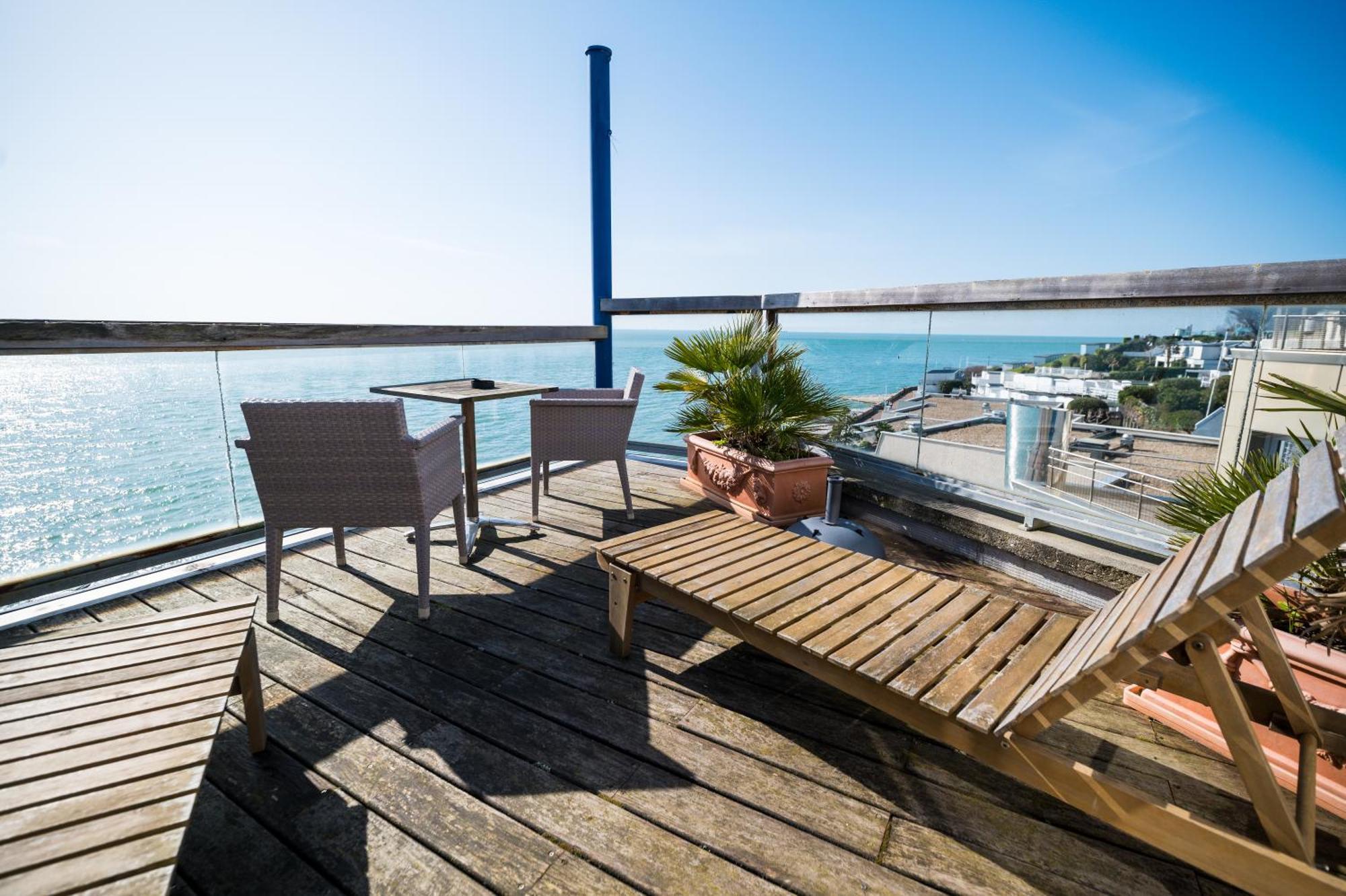 Logis Hotel - La Petite Rade Le Havre Exteriör bild
