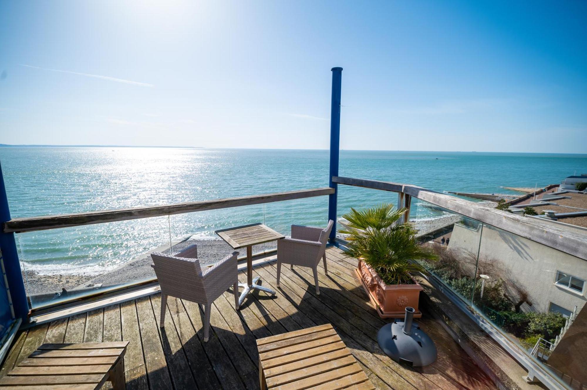 Logis Hotel - La Petite Rade Le Havre Exteriör bild