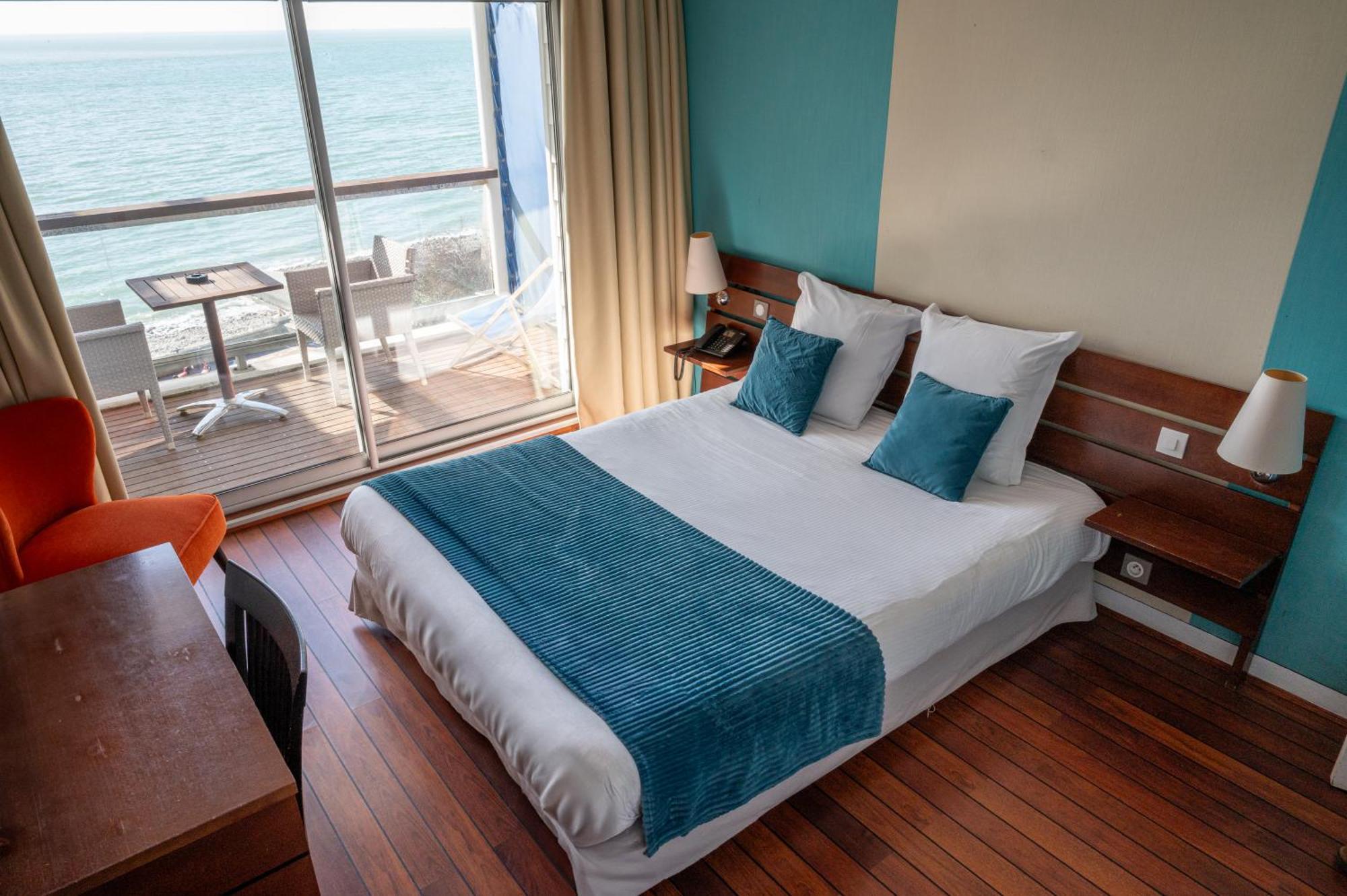 Logis Hotel - La Petite Rade Le Havre Exteriör bild